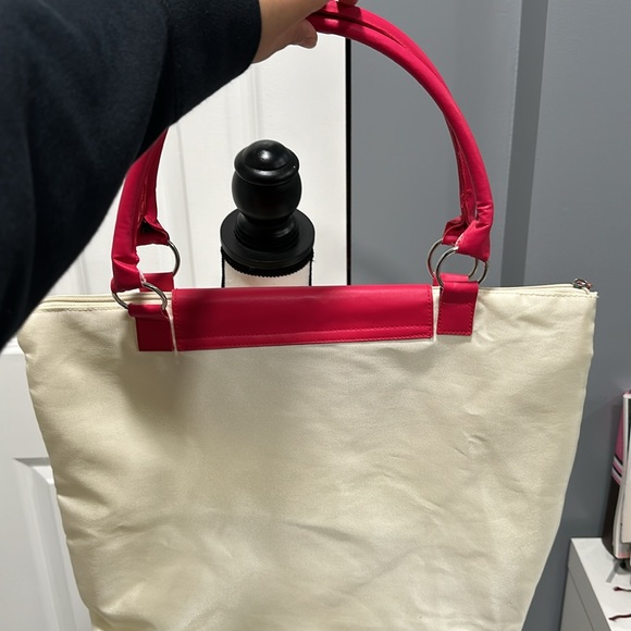 Vince Camuto Tote bag with a Zipper - Picture 8 of 8